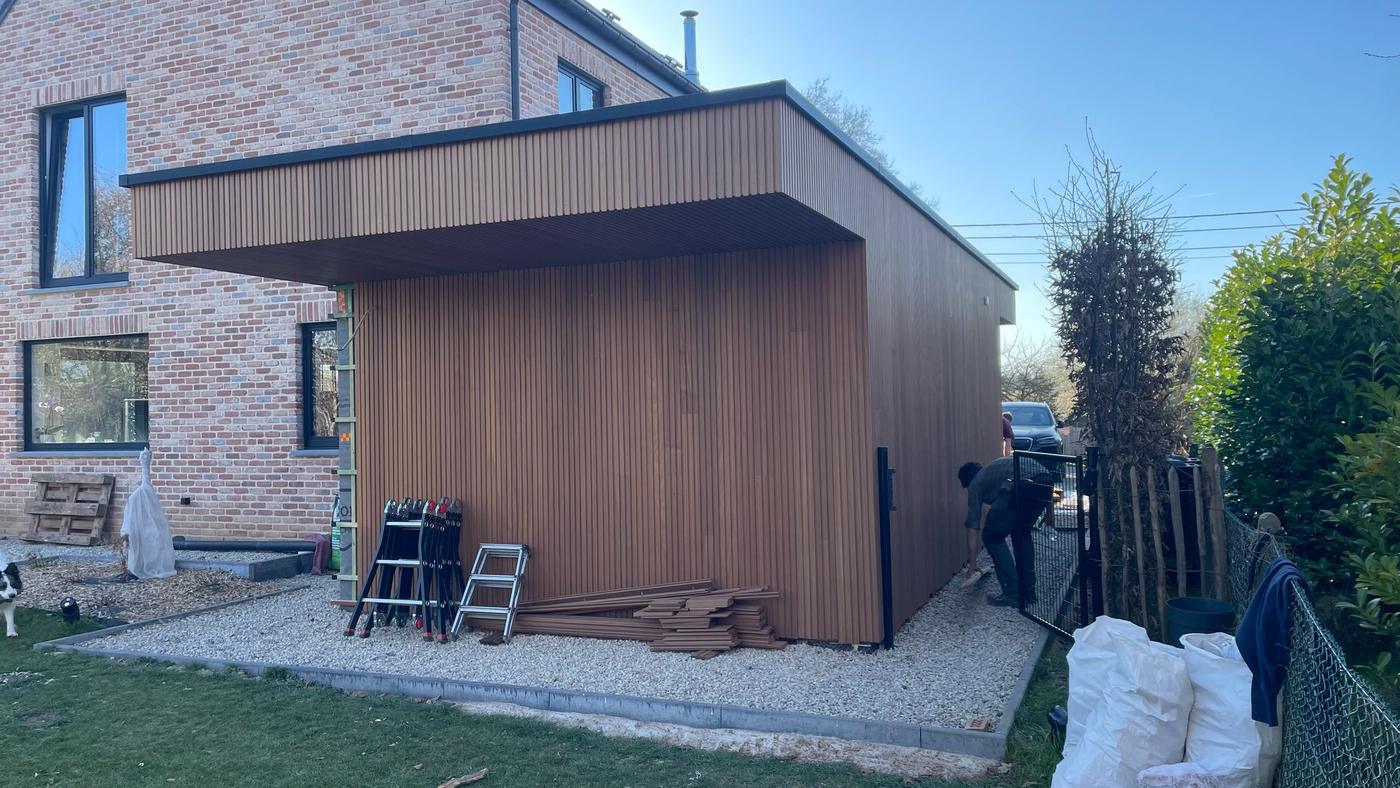 Bardage vertical d’un garage — Ottignies-Louvain-la-Neuve — étape 1