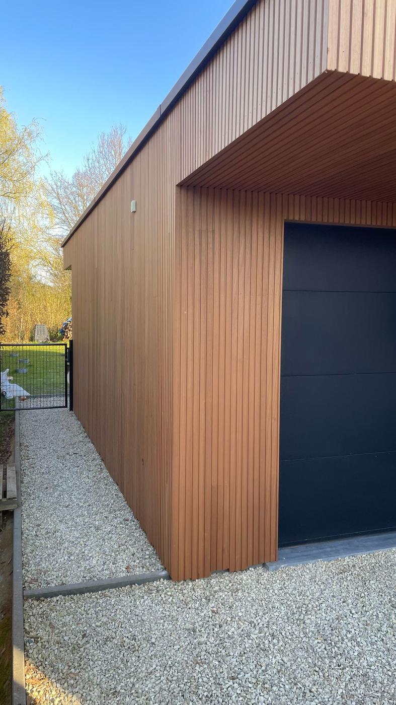 Bardage vertical d’un garage — Ottignies-Louvain-la-Neuve — étape 1