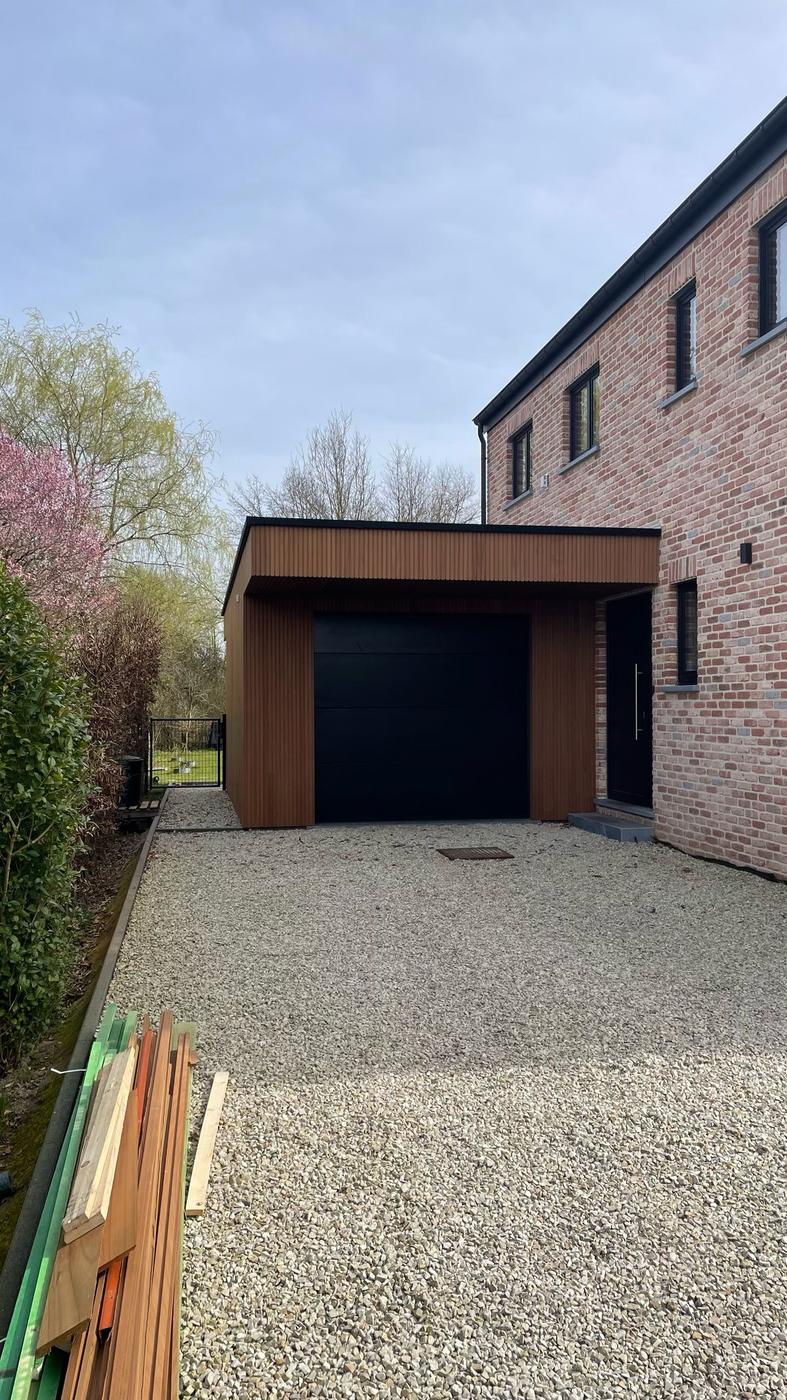 Bardage vertical d’un garage — Ottignies-Louvain-la-Neuve — étape 1