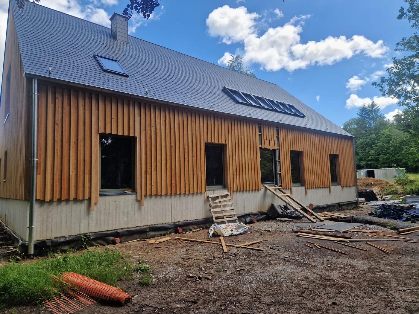 Bâtiments en CLT et mélèze — Couvin — étape 2