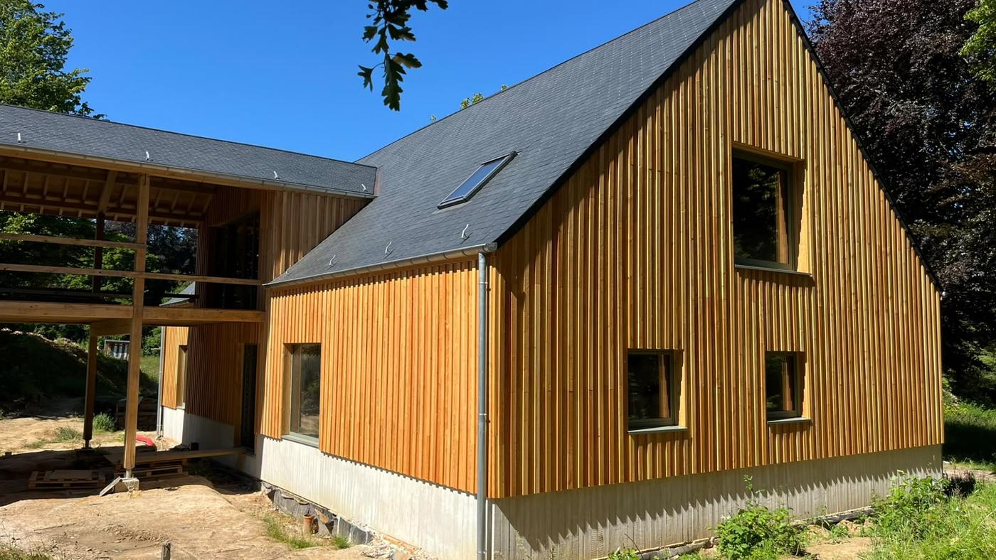 Bâtiments en CLT et mélèze — Couvin — étape 2