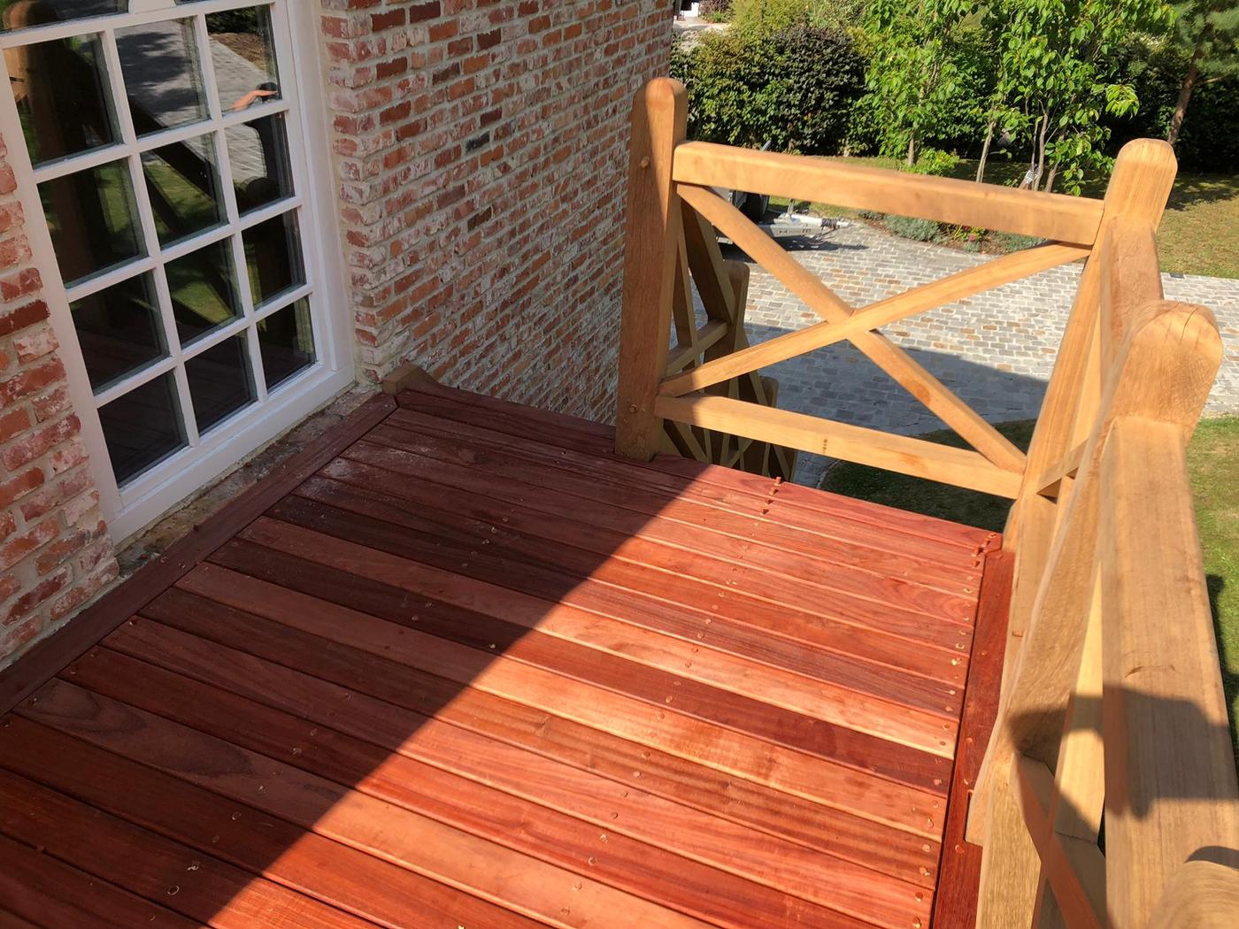 Escalier extérieur et balcon en iroko — Chaumont-Gistoux — étape 2