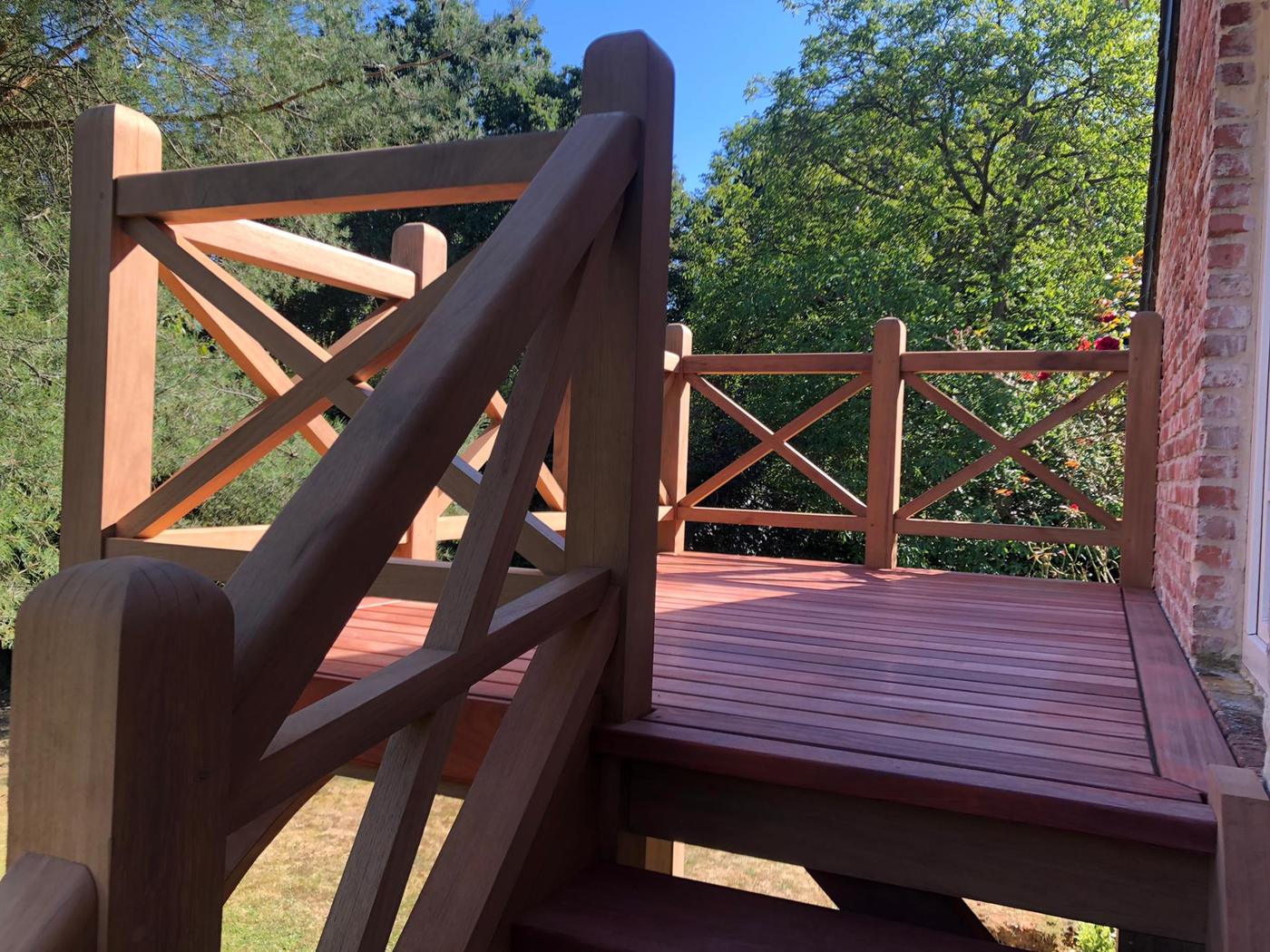 Escalier extérieur et balcon en iroko — Chaumont-Gistoux — étape 2