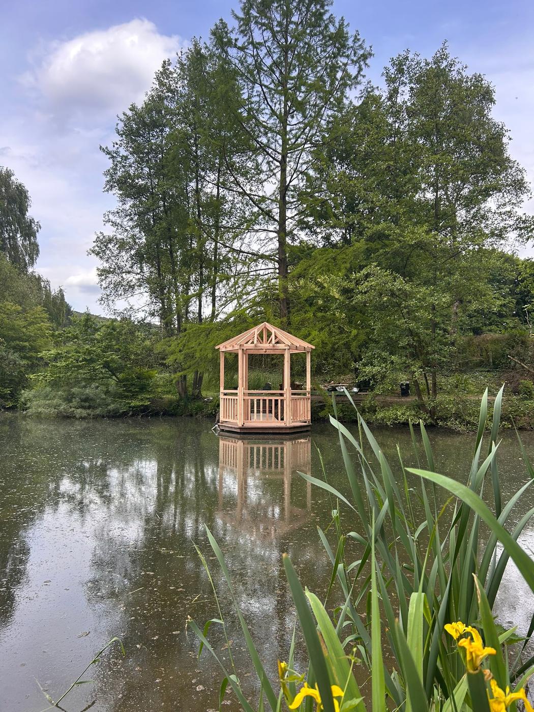 Kiosque et ponton sur l’étang d’Aquatic Design — Wavre — étape 2