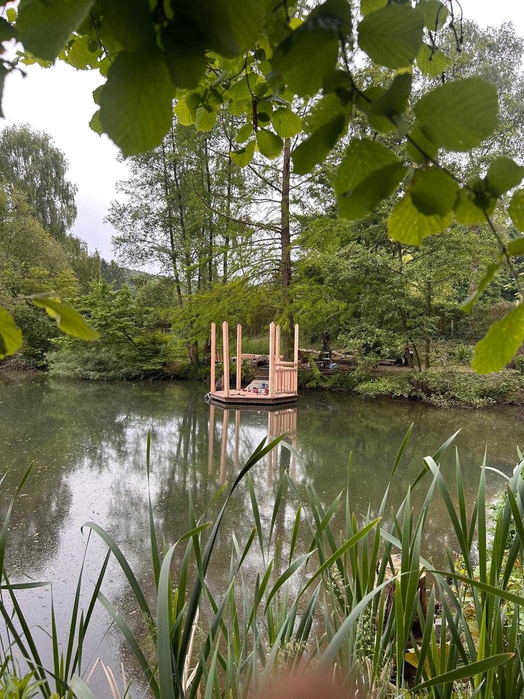 Kiosque et ponton sur l’étang d’Aquatic Design — Wavre — étape 2