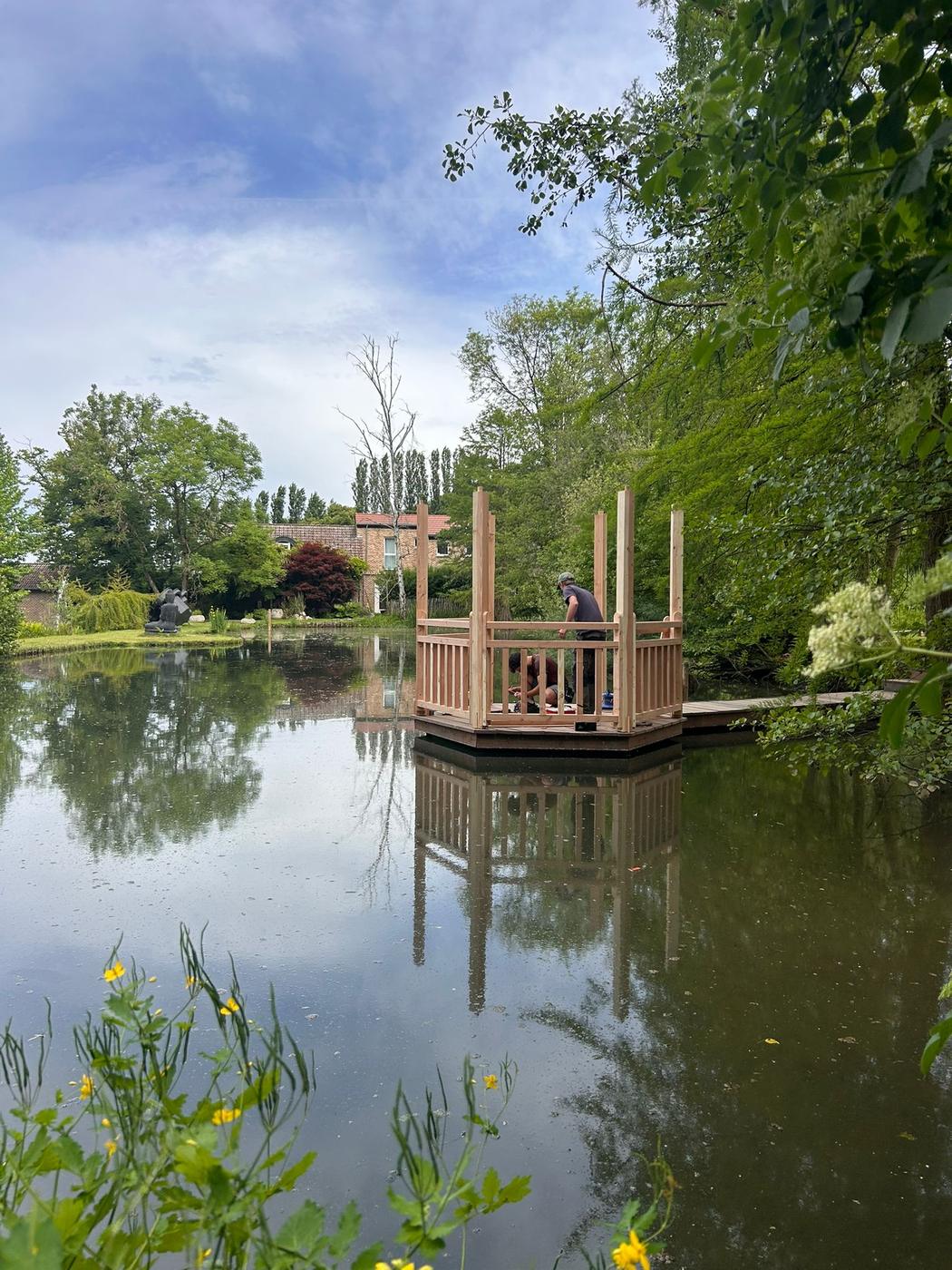 Kiosque et ponton sur l’étang d’Aquatic Design — Wavre — étape 2