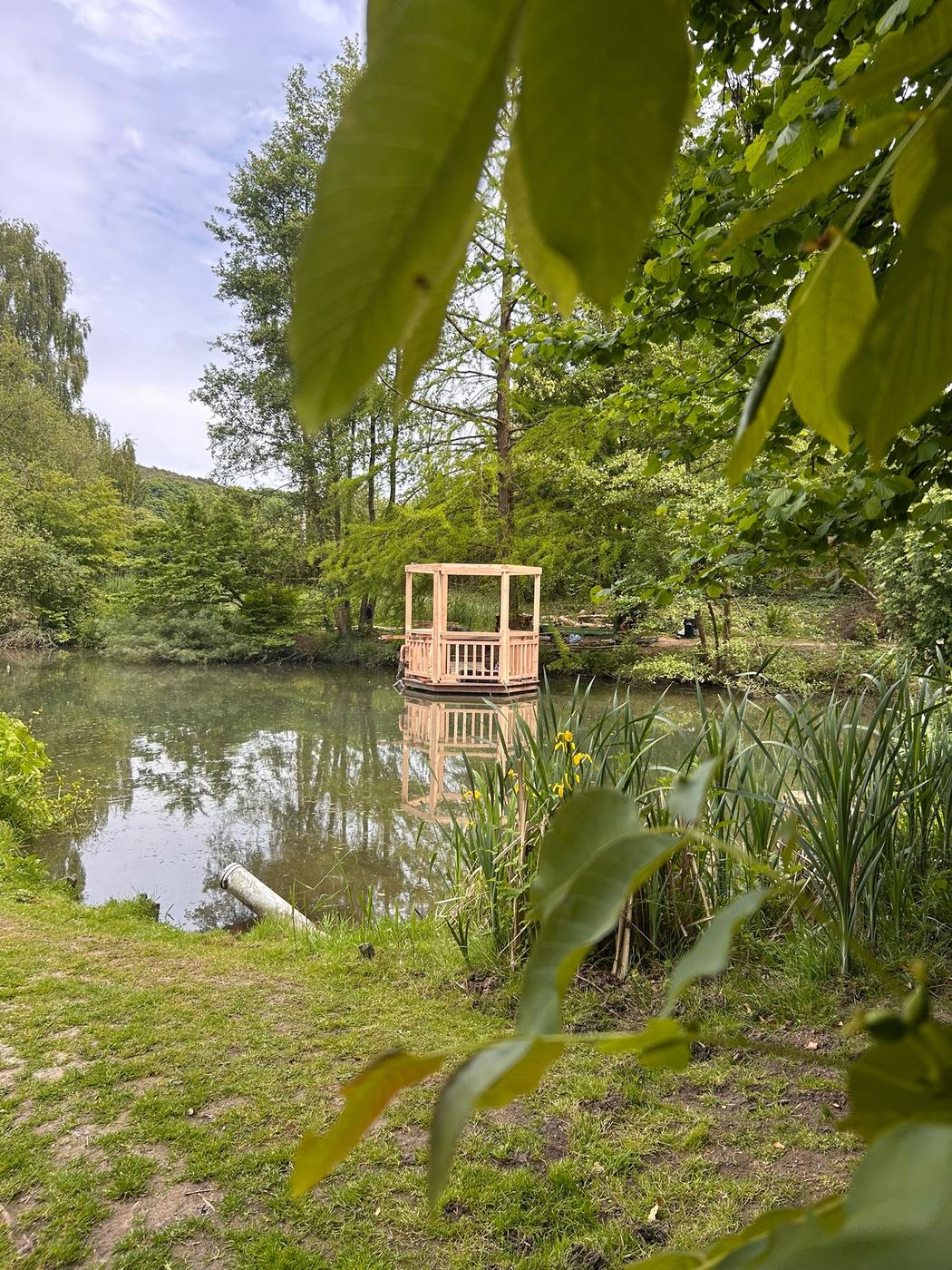 Kiosque et ponton sur l’étang d’Aquatic Design — Wavre — étape 2