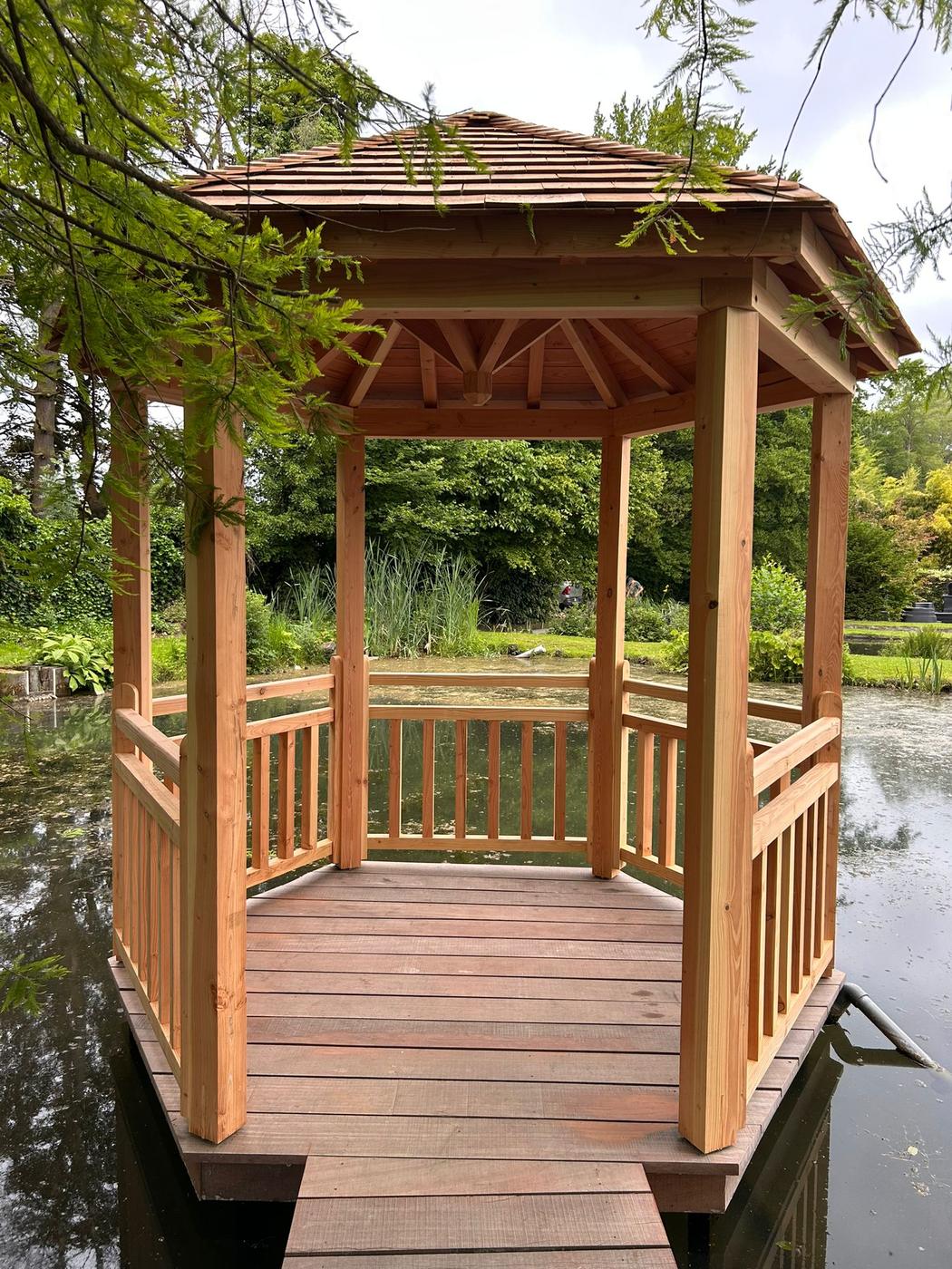 Kiosque et ponton sur l’étang d’Aquatic Design — Wavre — étape 3