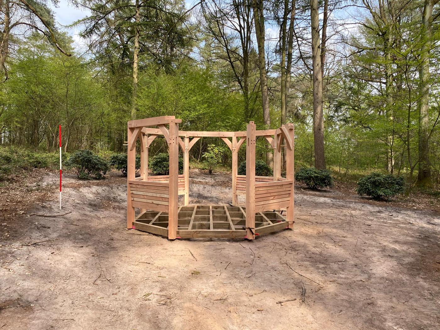 Kiosque à charpente octogonale courbe — Genappe — étape 1