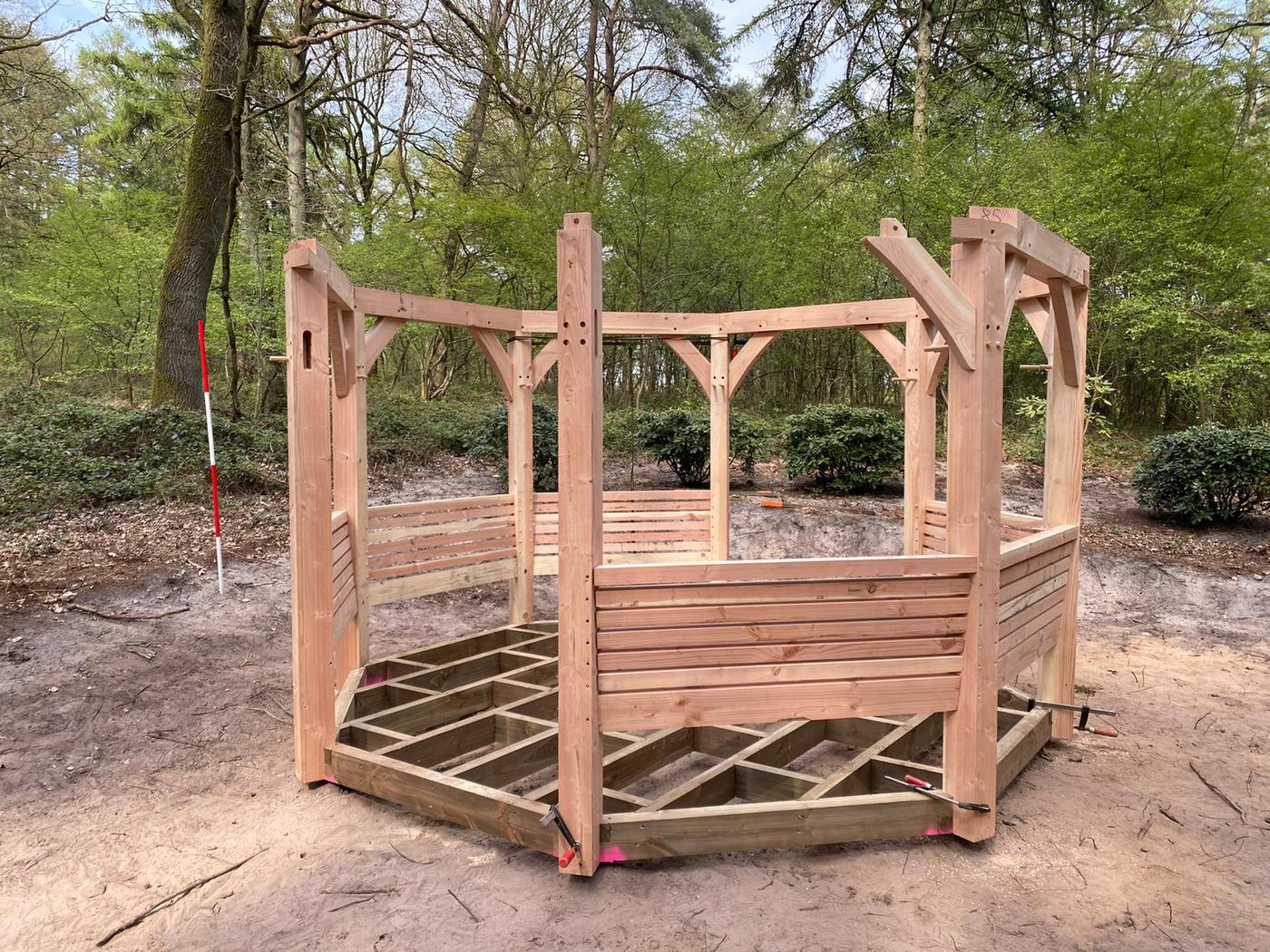 Kiosque à charpente octogonale courbe — Genappe — étape 1