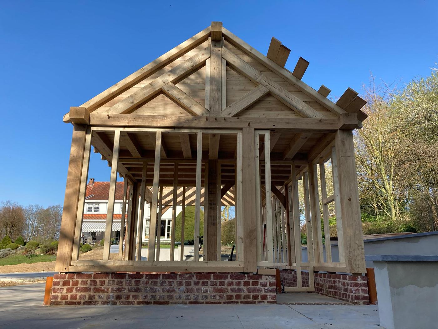 Pool-house en chêne à oculus — Lasne — étape 1