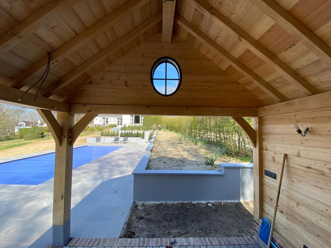 Pool-house en chêne à oculus — Lasne — étape 2