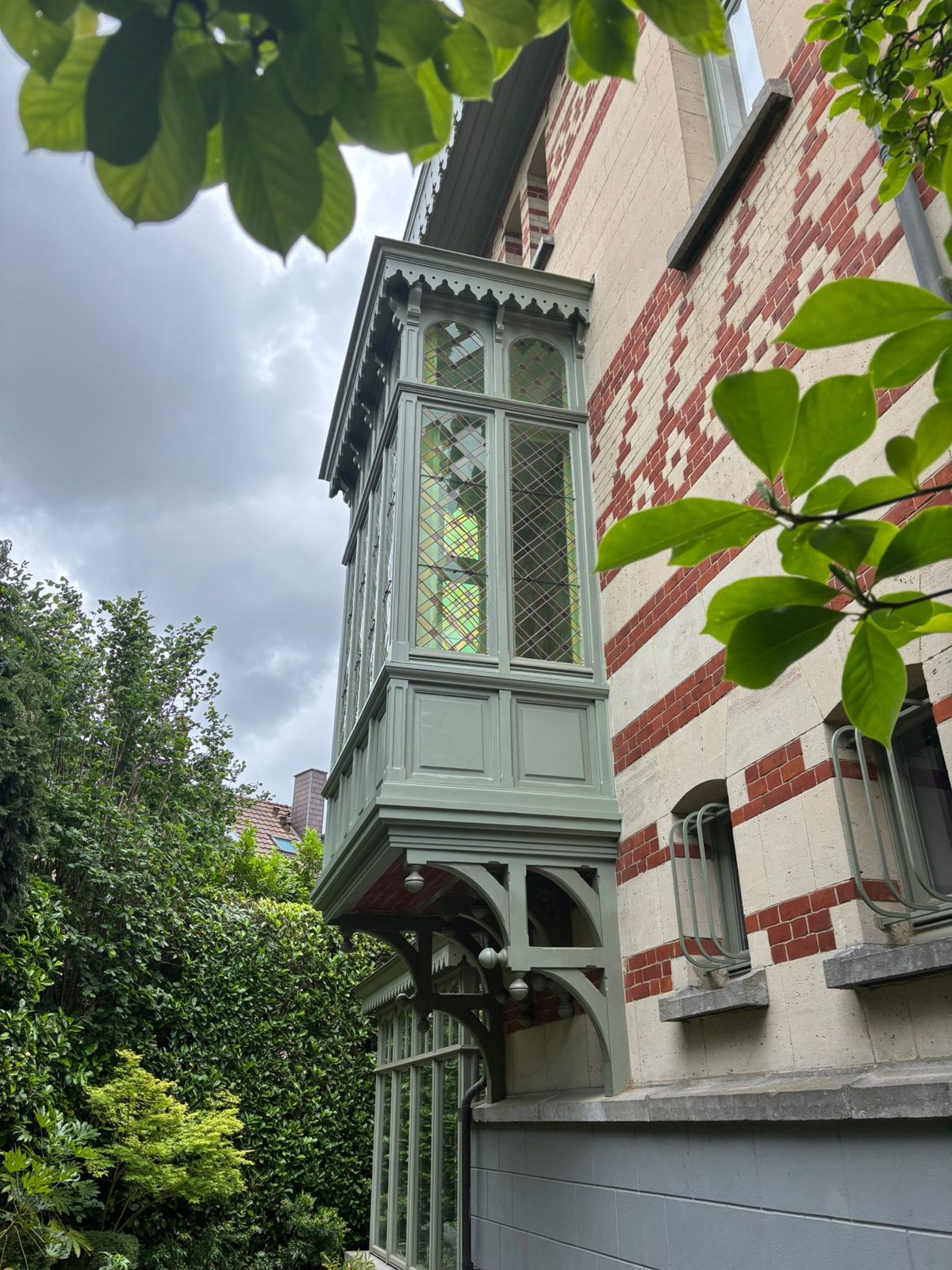 Restauration d'un bow-window mouluré à vitraux — Lasne — étape 4