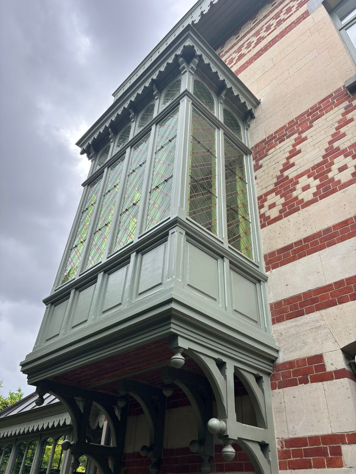 Restauration d'un bow-window mouluré à vitraux — Lasne — étape 4