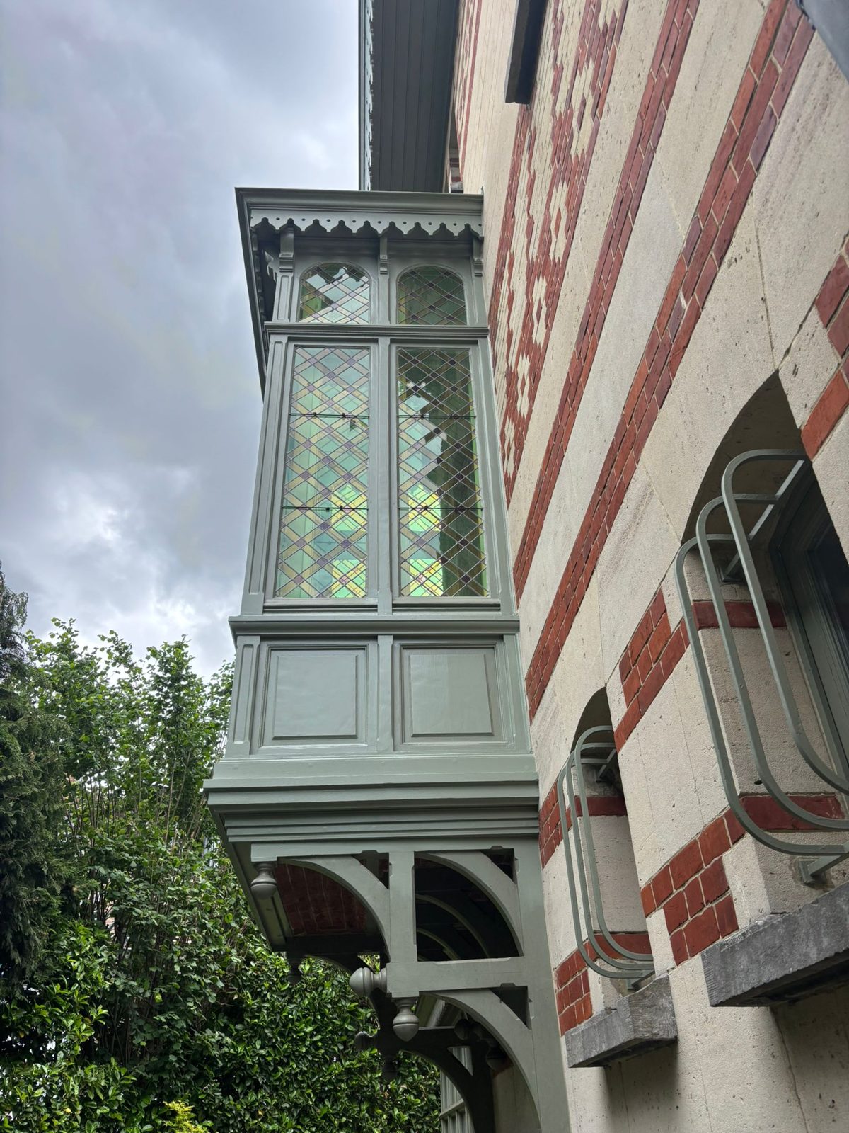 Restauration d'un bow-window mouluré à vitraux — Lasne — étape 4