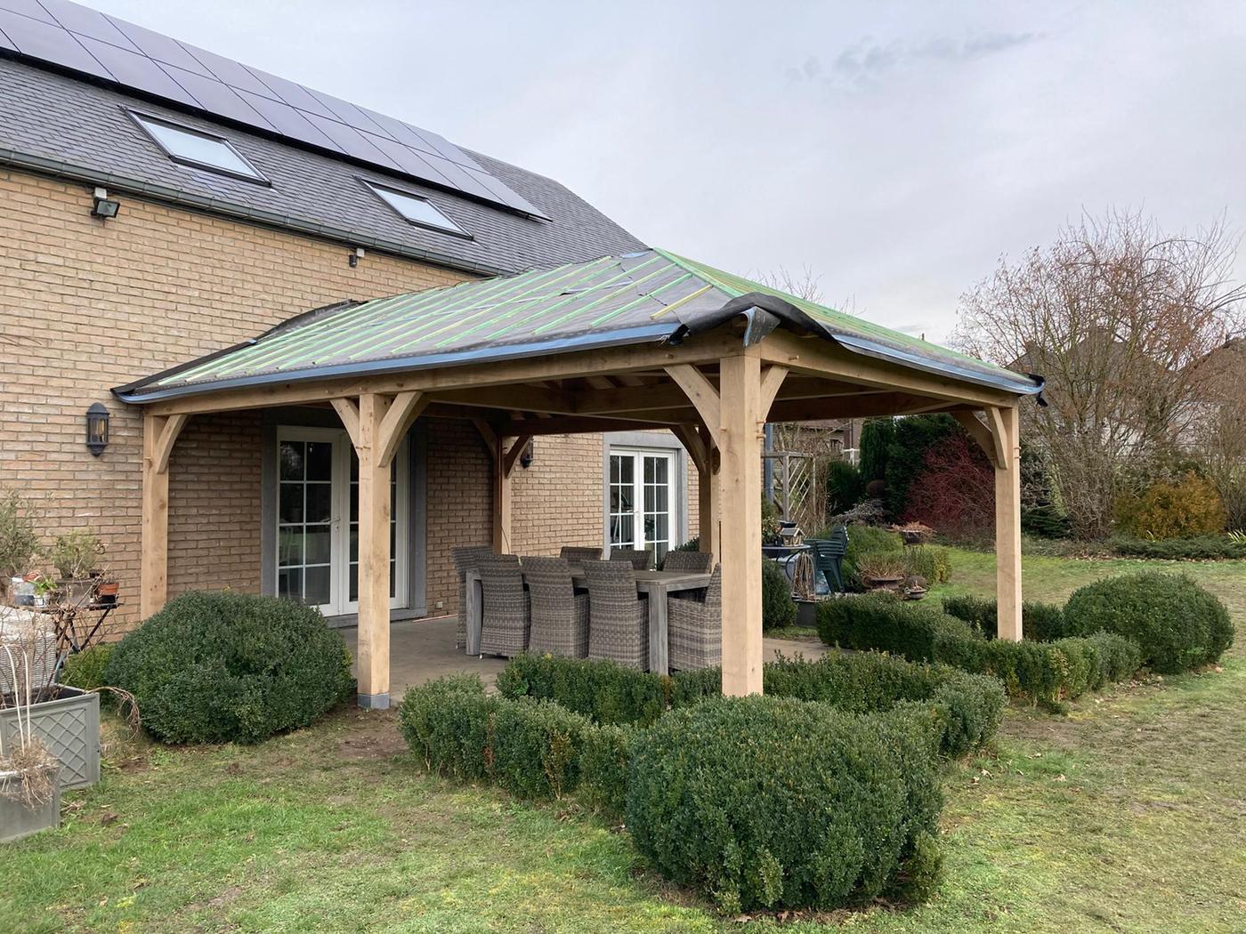 Terrasse couverte en chêne à trois versants — Jemeppe-sur-Sambre