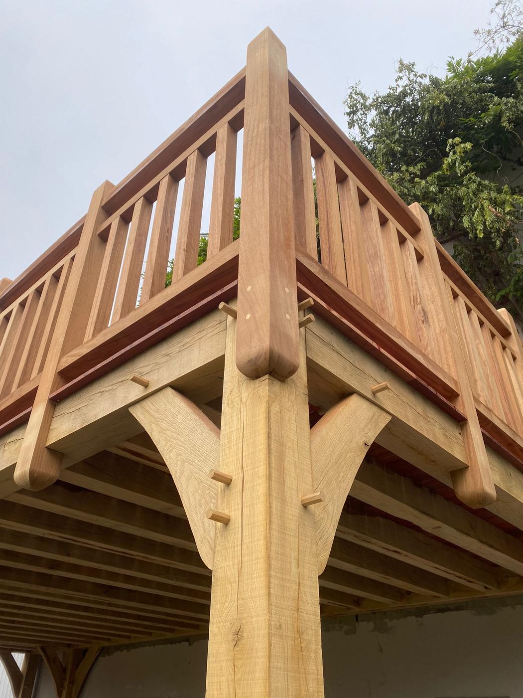 Terrasse surélevée en chêne et son escalier — Lasne — étape 2